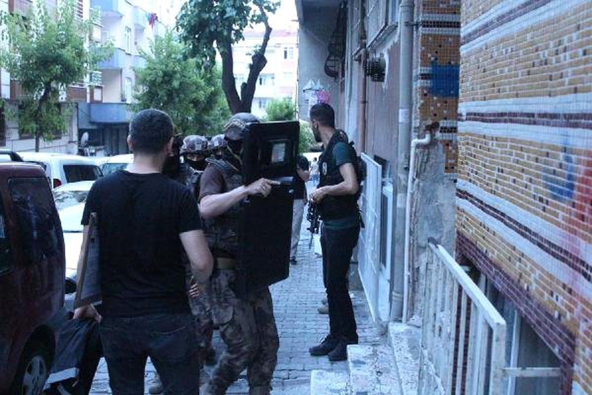 İstanbul\'da helikopter destekli uyuşturucu operasyonu