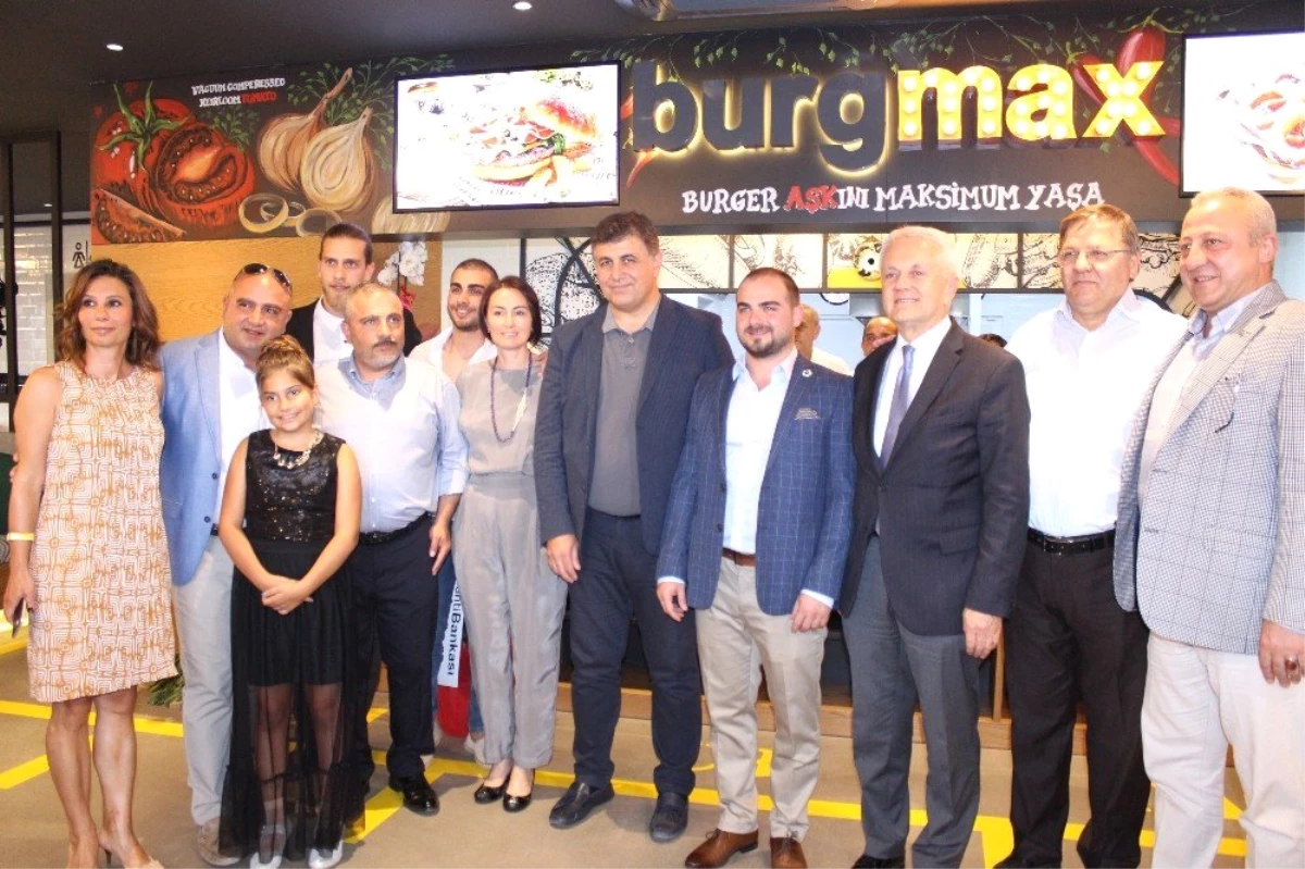 İzmir\'in burger markası Burgmax Karşıyaka\'da açıldı