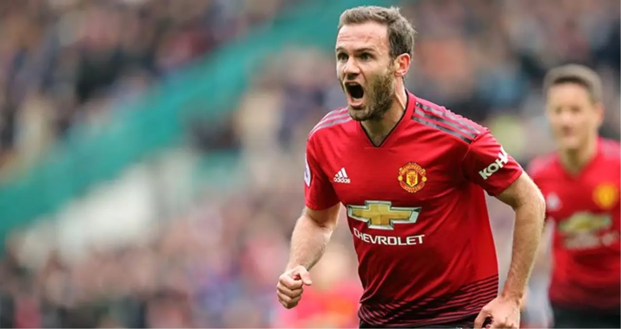 Juan Mata 2 yıl daha Manchester United\'da