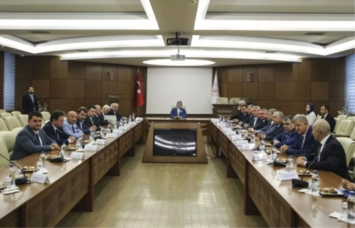 Türk-İş hükümete toplu sözleşme teklifini sundu