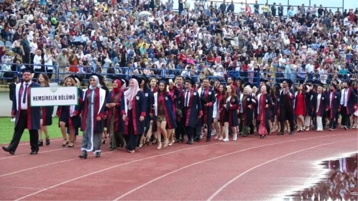 Karabük Üniversitesi\'nin ikiz hemşireleri mezun oldu