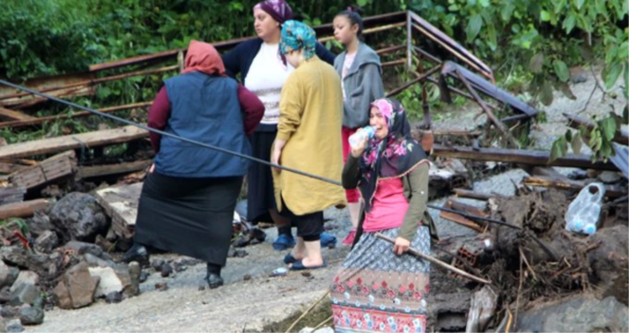 Sel sonrası evlerini ilk kez gören mahalleli gözyaşlarına boğuldu