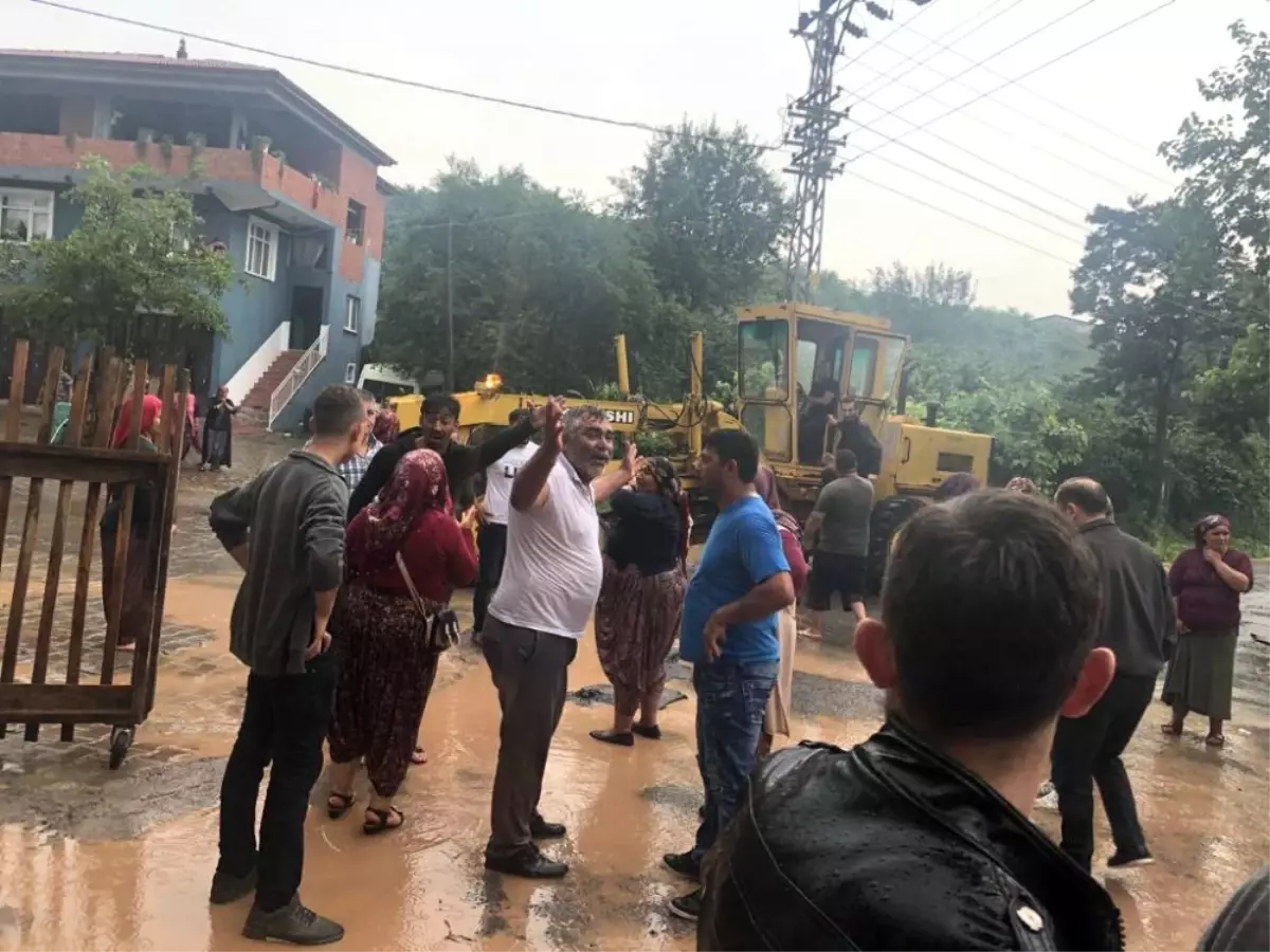 Selde mahsur kalan vatandaşları kurtarma çalışması başlatıldı