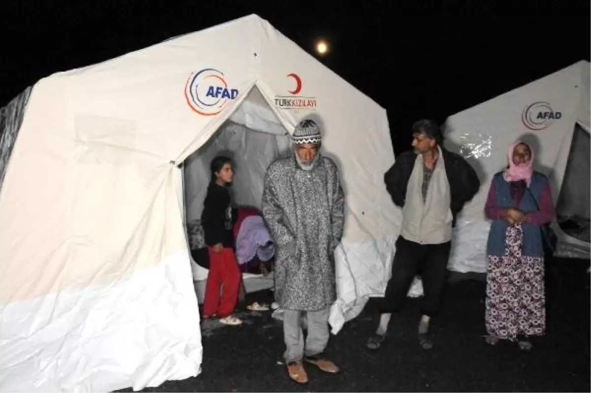 Selden etkilenen mevsimlik işçiler, çadırlara yerleştirildi