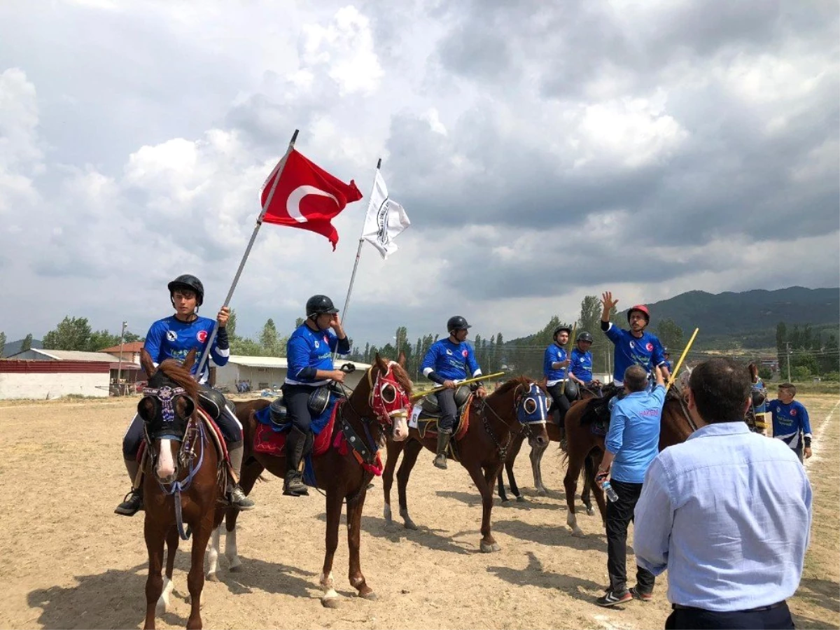 Sındırgı\'da atlı cirit yarışmaları düzenlendi