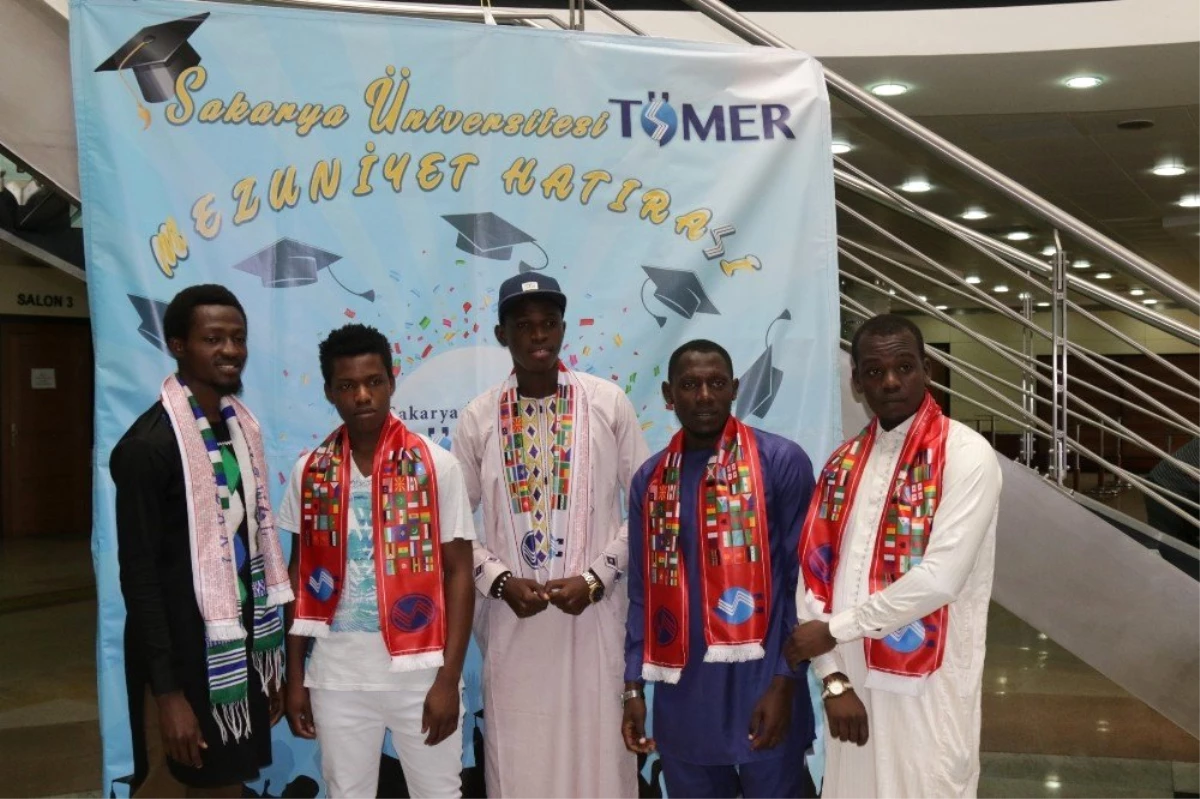 Uluslararası Öğrenciler \'Türkçe Şöleni\' mezuniyetlerini kutladılar