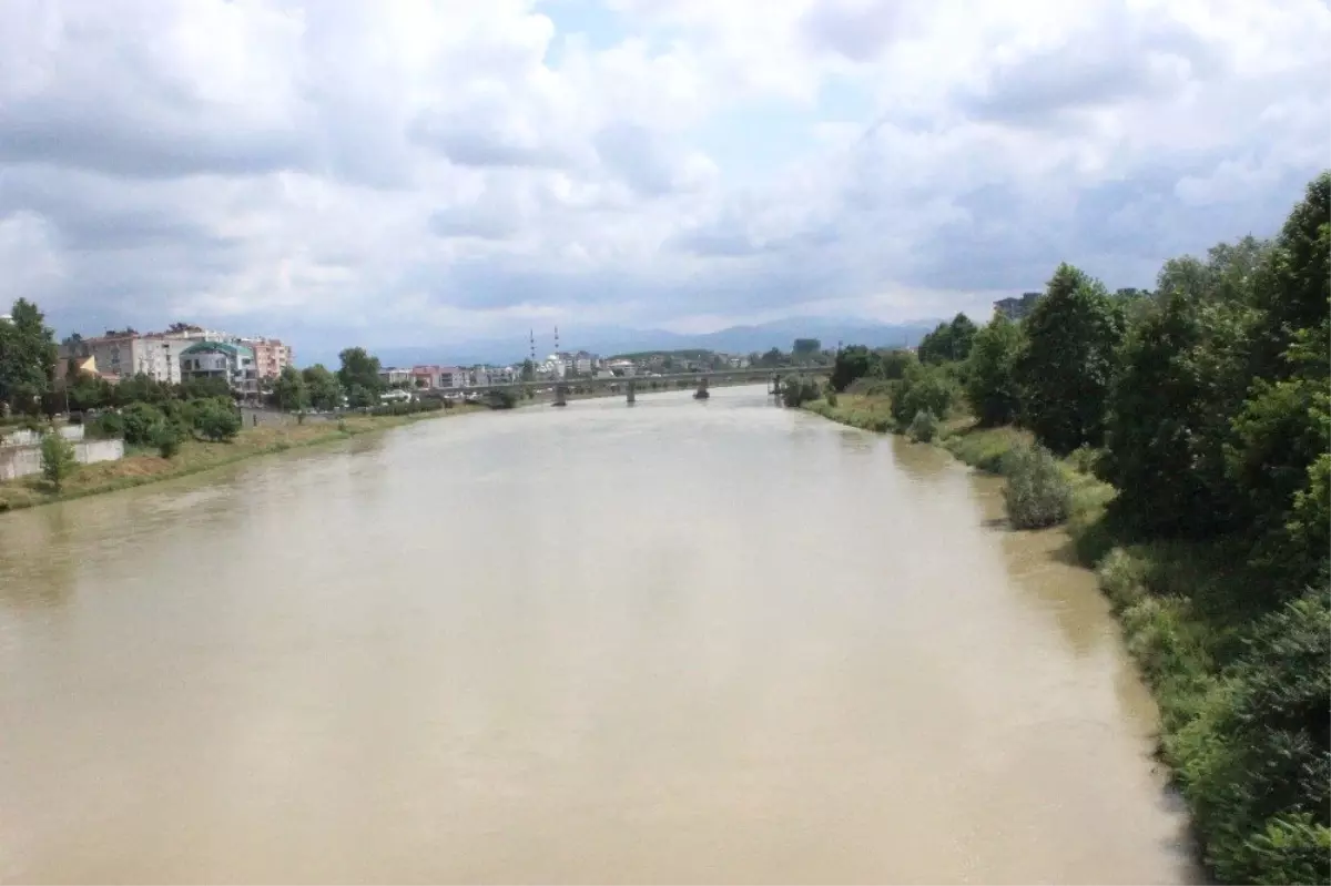 Yeşilırmak Nehri renk değiştirdi