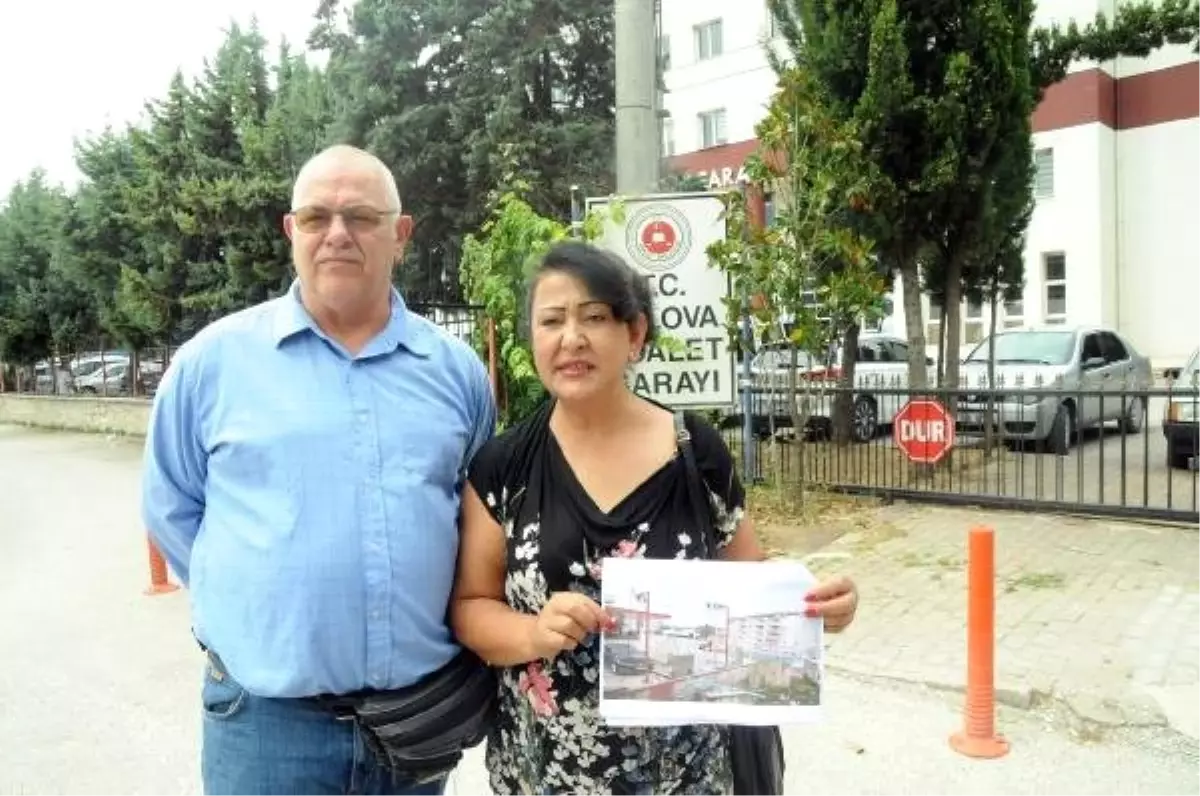 Yolda bulup jandarmaya teslim ettikleri çanta, hayatlarını kararttı