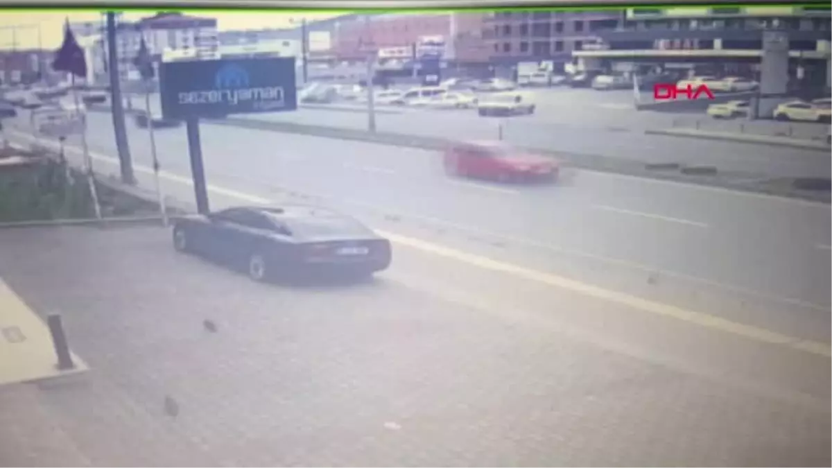 ZONGULDAK Sürücüsü fenalaşan otomobilin takla atması güvenlik kamerasında