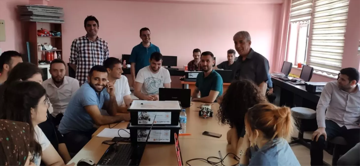 Ahlat\'ta öğretmenlere "robotik kodlama" eğitimi