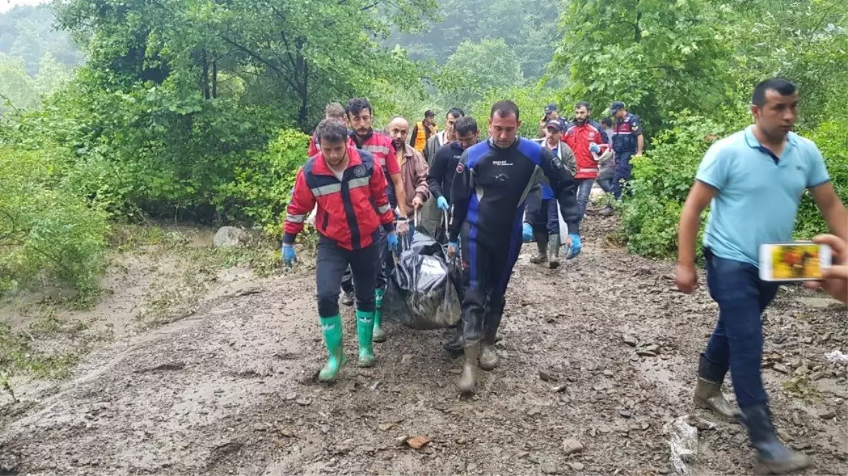 Bartın\'da selde kaybolan yaşlı adamın cansız bedenine ulaşıldı