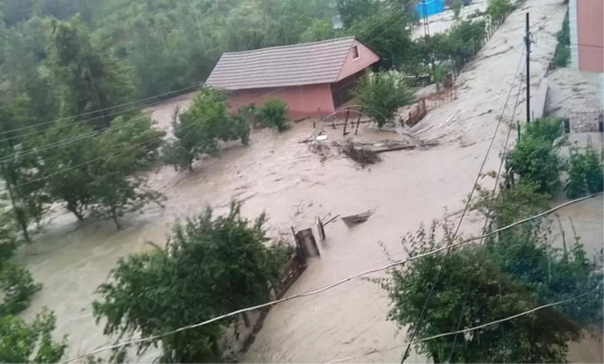 Bartın\'ın Hasankadı beldesinde sel felaketi yaşanıyor