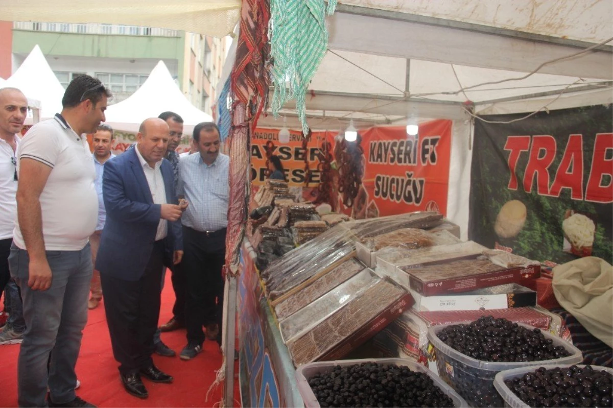 Başkan Er, Anadolu Kervanı Yöresel Ürünler Fuarını ziyaret etti