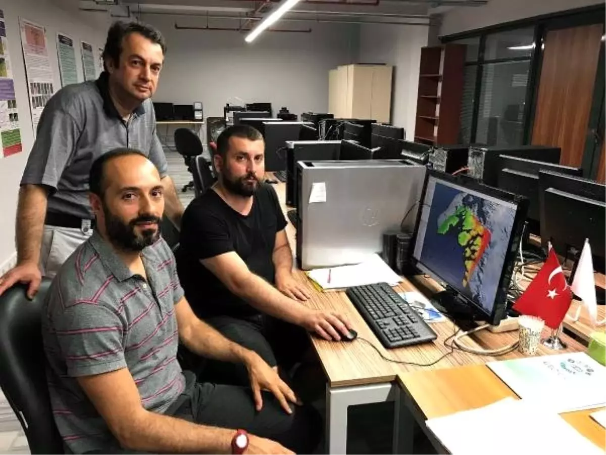 Bilim adamları Antarktika\'daki buzul erimelerini görüntüledi