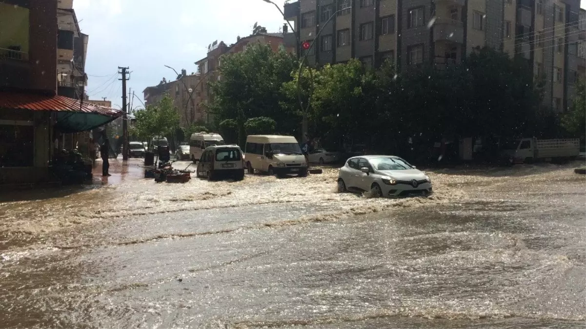 Elazığ\'da şiddetli yağış sele neden oldu