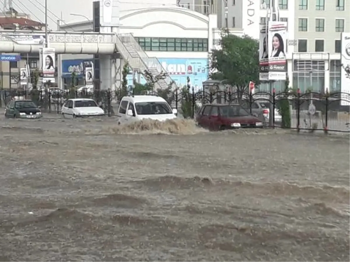 Elazığ\'da yollar göle döndü, ağaçlar devrildi