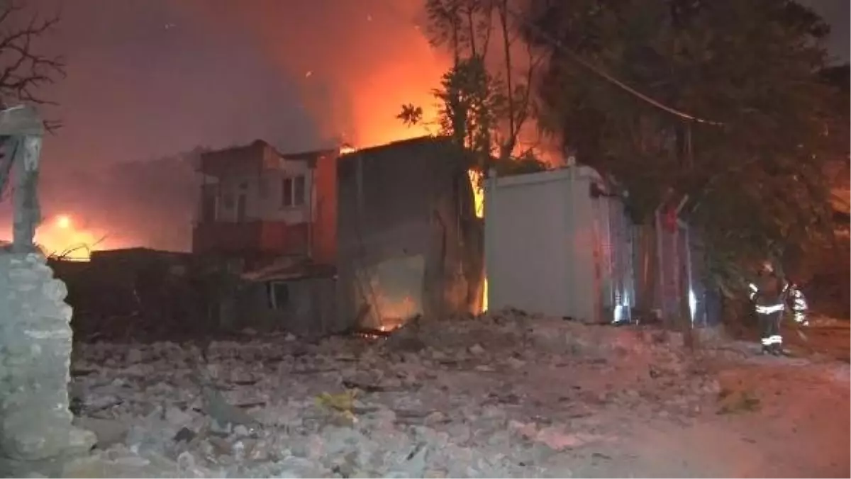 Fatih\'te gecekondu alev alev yandı: 1 ölü, 1 yaralı