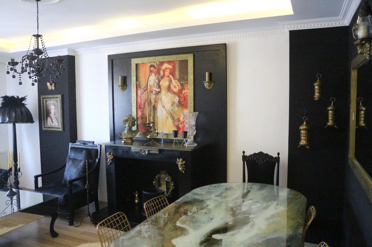 Geri dönüşümden kazandığı eşyalarla bir evi donattı