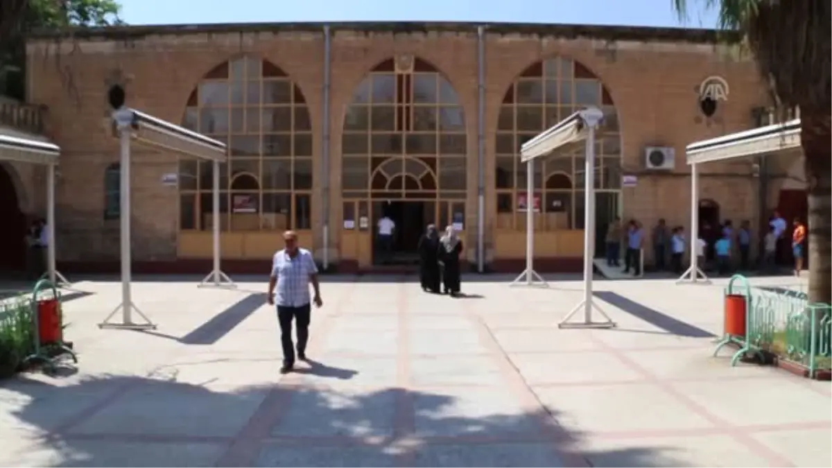 Hacı adaylarına Kabe maketiyle uygulamalı eğitim