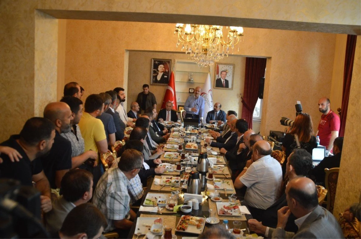 İçişleri Bakanı Süleyman Soylu, tekstil esnafıyla kahvaltıda bir araya geldi