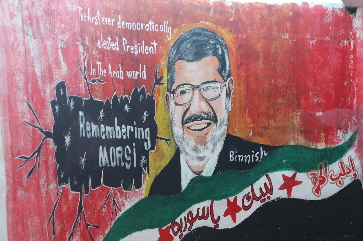 İdlibli ressam Mursi\'nin resmini duvara çizdi