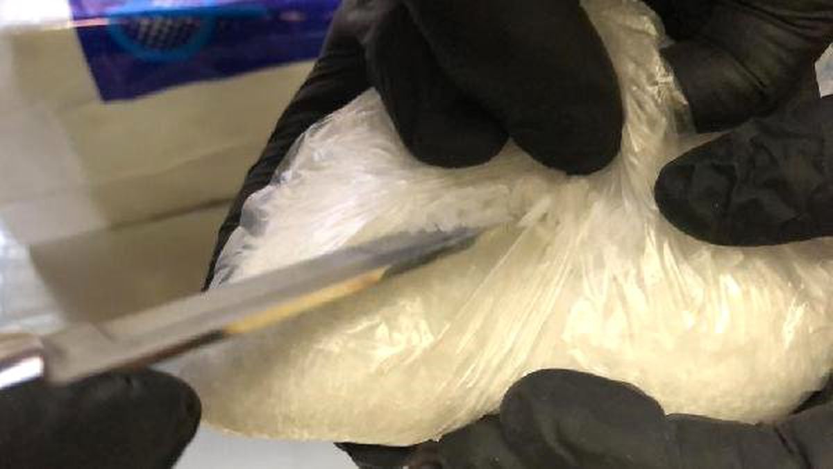 İranlının elindeki poşetten 3 kilo uyuşturucu çıktı