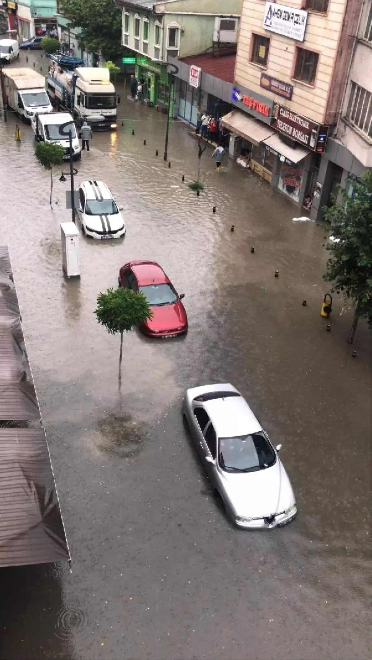 Karabük, sağanakla göle döndü