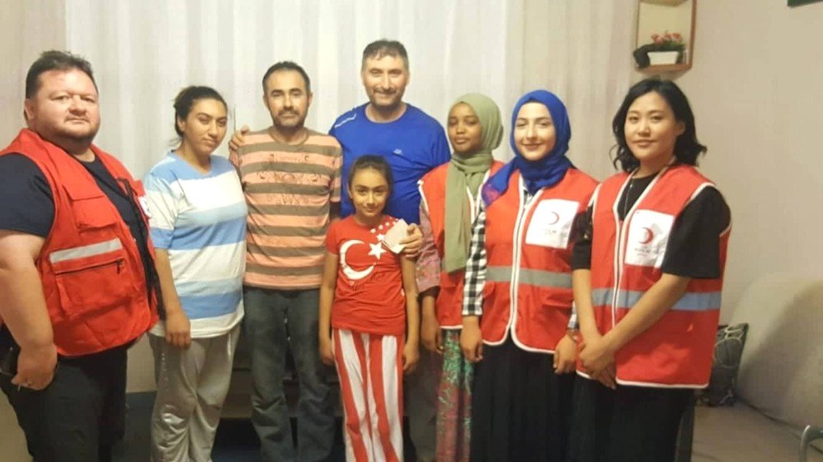 Kızılay bağış zarfından çıkan mektup duygulu anlar yaşattı