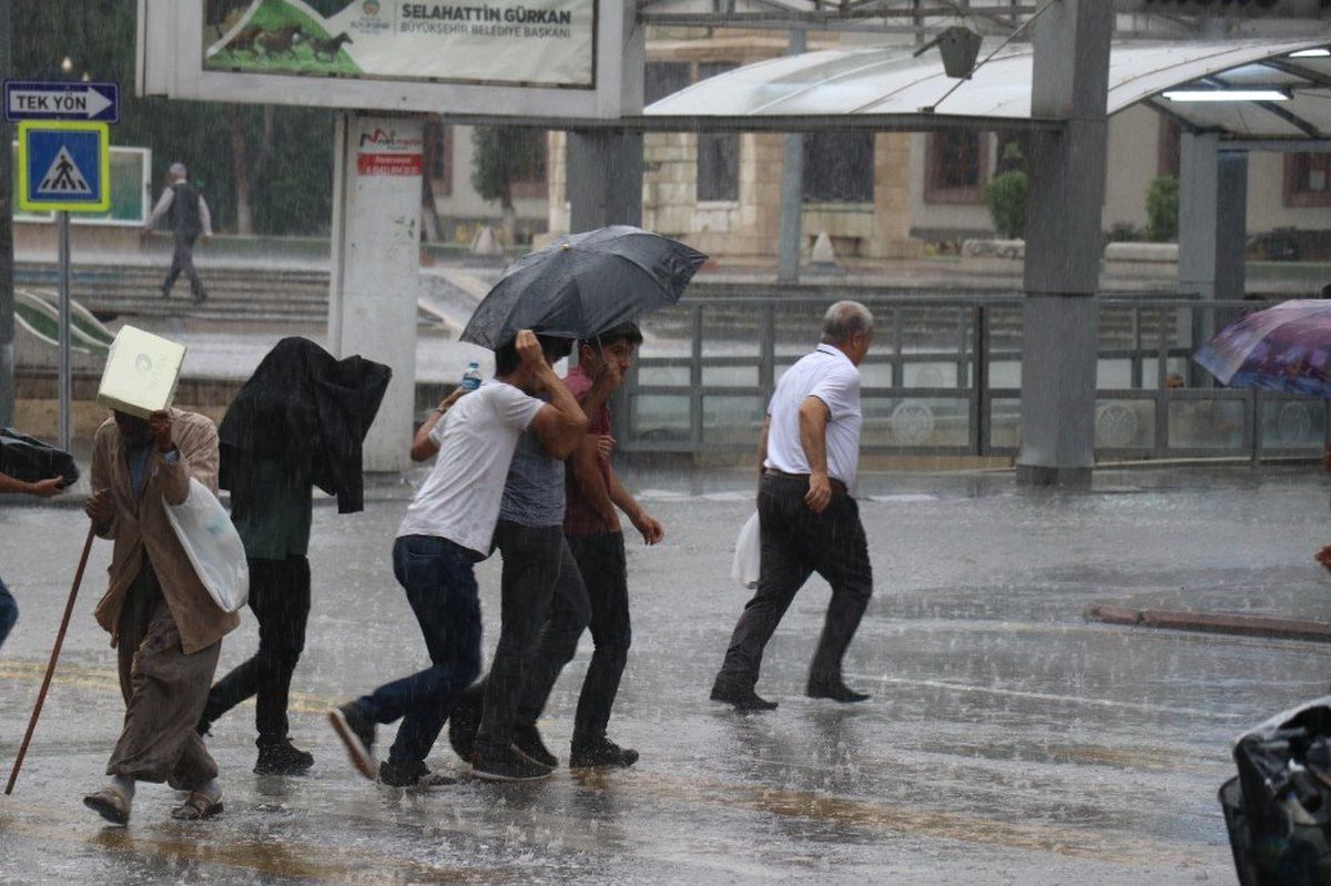Malatya\'da sağanak yağış etkili oluyor