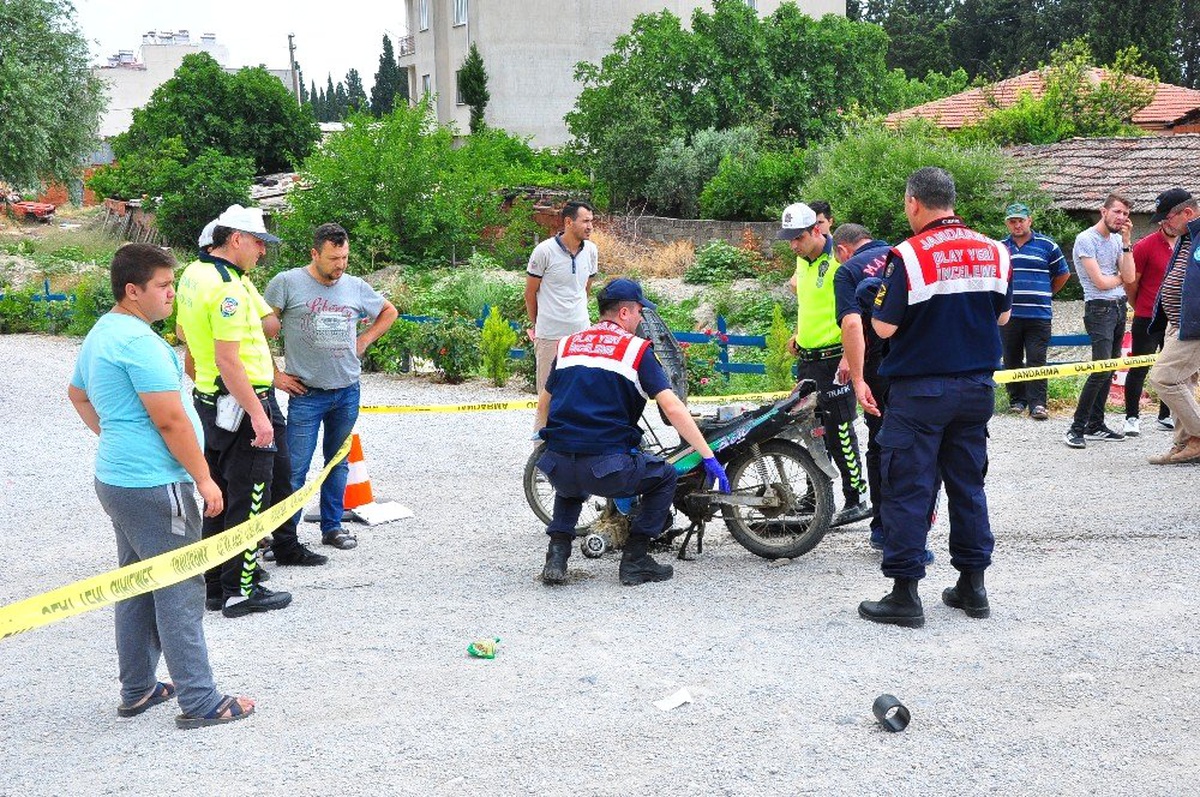 Ölen motosikletli gencin kaza anı güvenlik kamerasında
