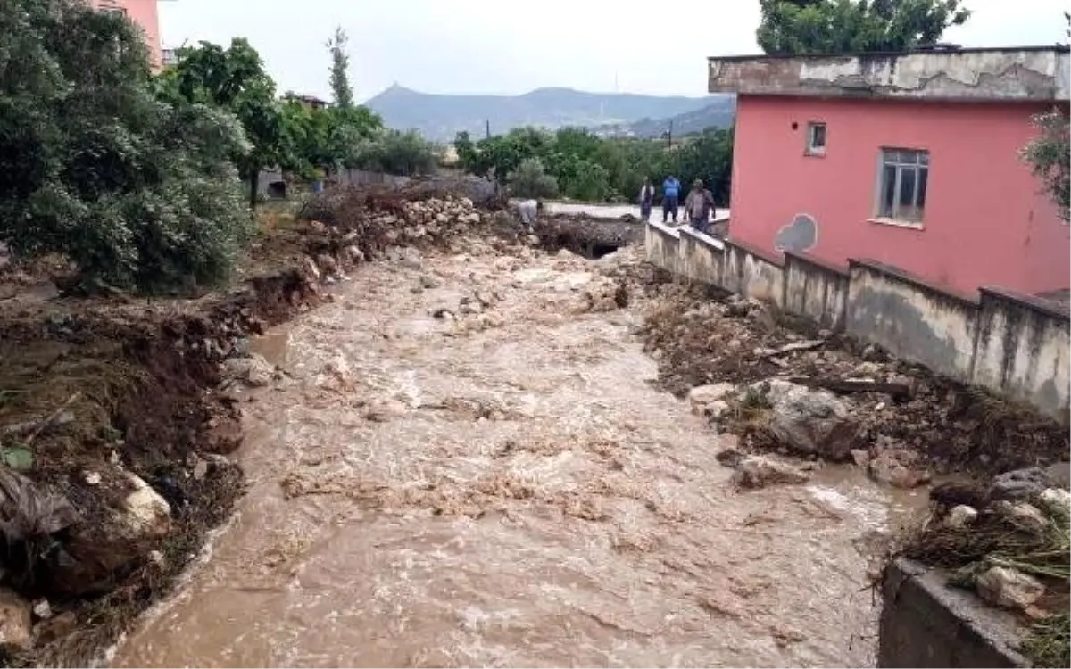 Selde okulun bahçe duvarı yıkıldı