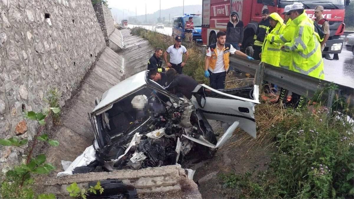 Su kanalına giren otomobil 85 metre ilerledikten sonra menfeze çarptı: 1 ölü