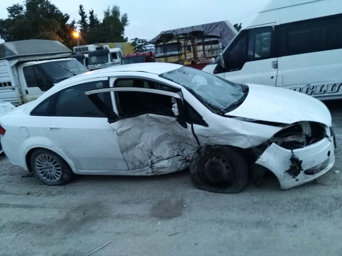 Tarsus\'taki kazada yaralanan 2 genç hayatını kaybetti