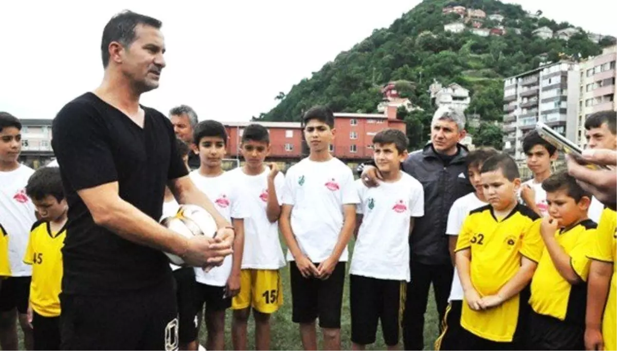 Ünlü futbolcu, isminin verildiği yaz futbol okulunun açılışına gelecek