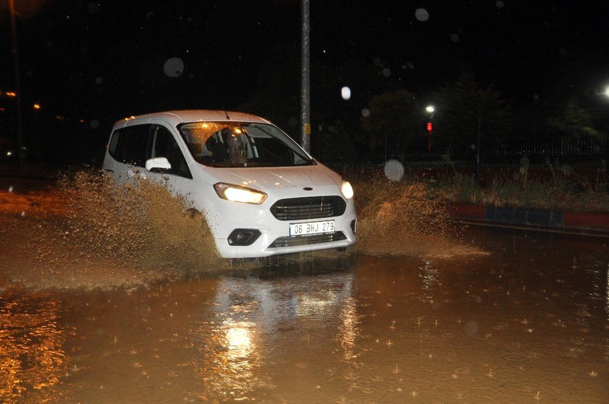 Zonguldak\'ta yollar sular altında kaldı