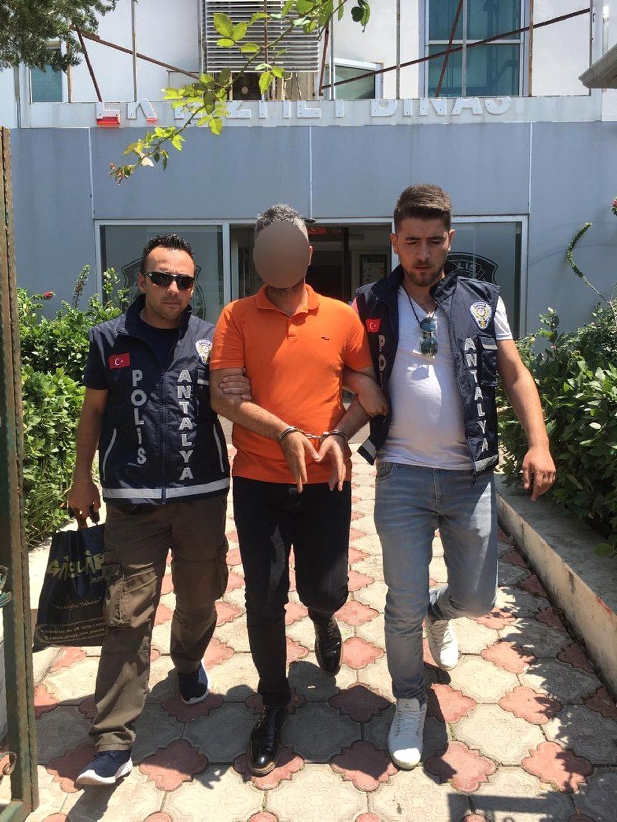 Amerikalı turiste kapkaç şüphelisi yakalandı