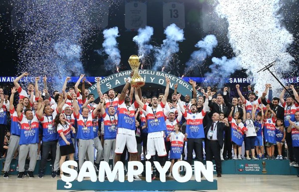 Potada şampiyon Anadolu Efes