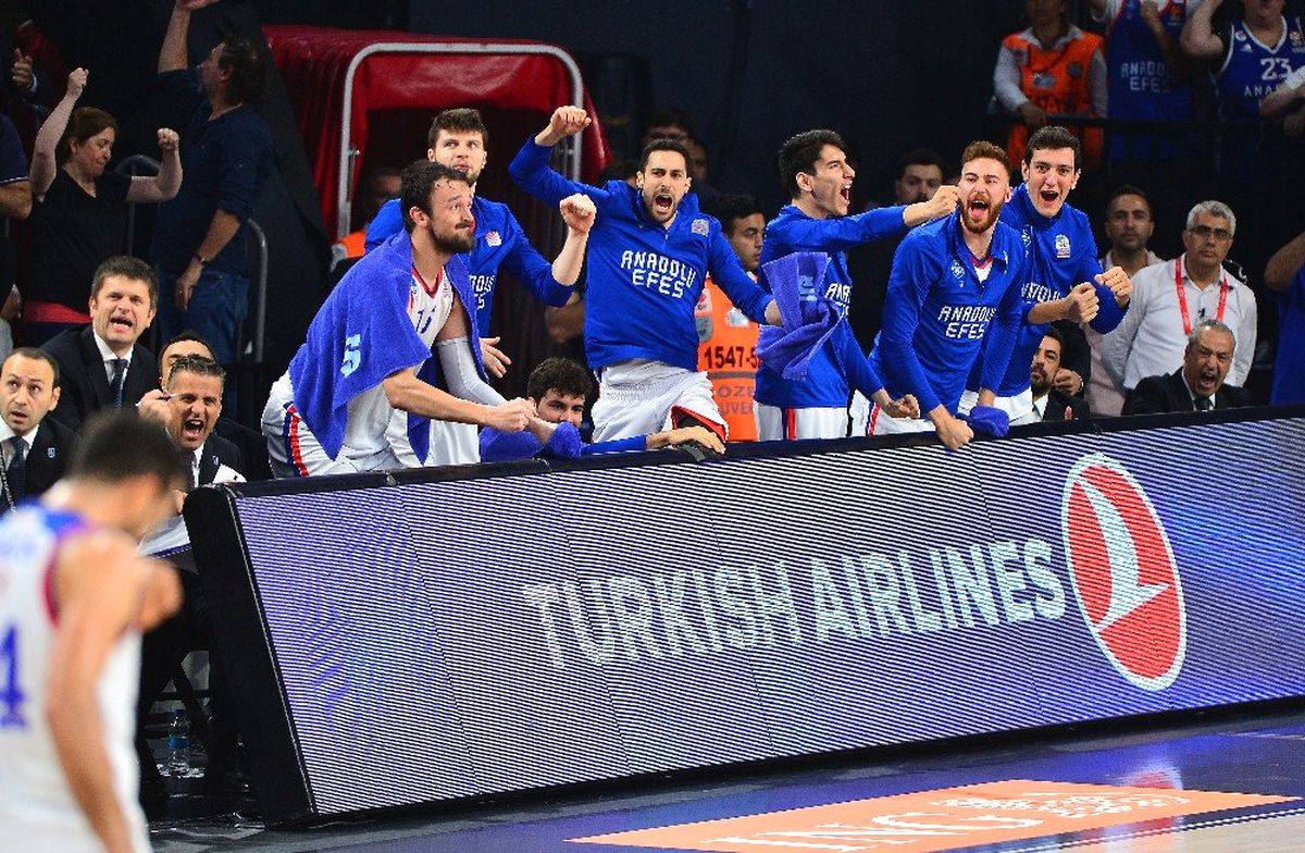 Anadolu Efes, ligde 14. kez şampiyon oldu