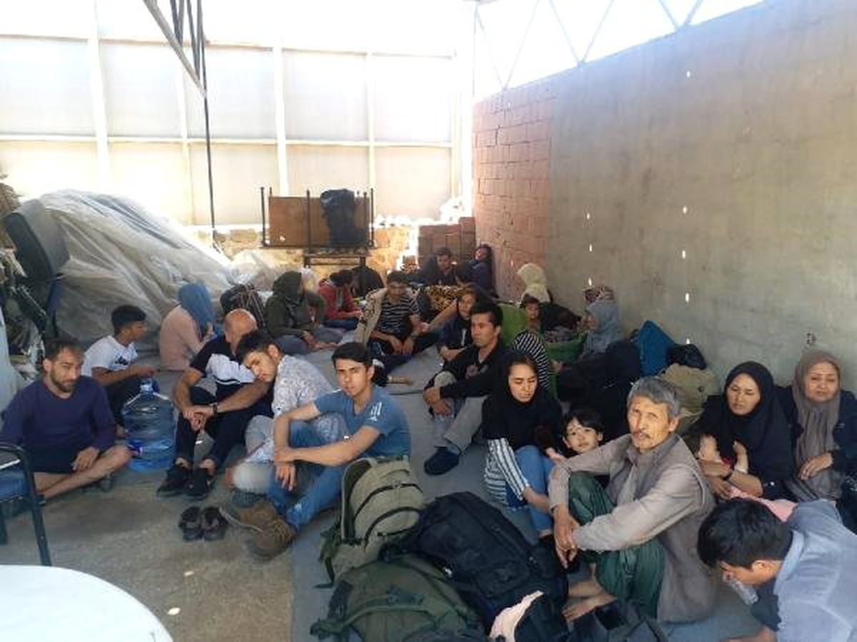 Balıkesir\'de 40 kaçak göçmen ile 1 organizatör yakalandı