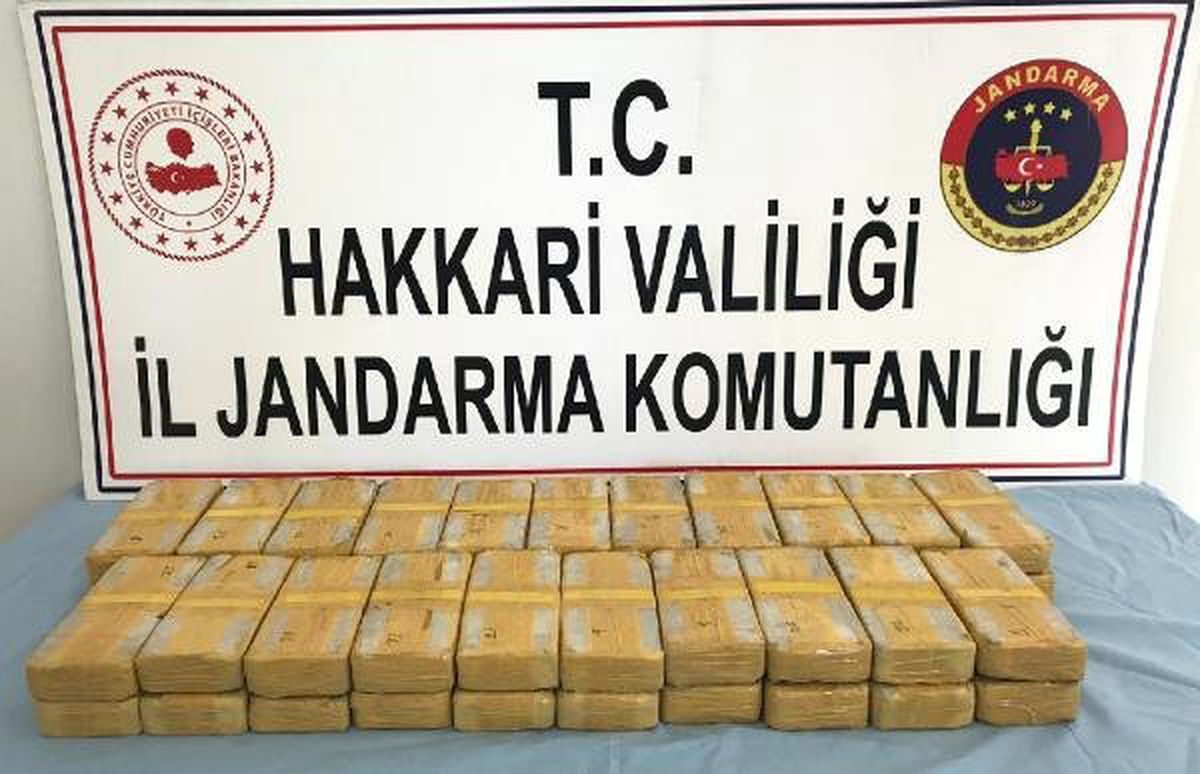 Baskın yapılan evde 21 kilo eroin bulundu