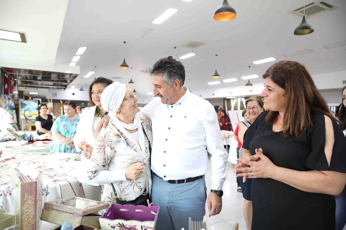 Bayraklı\'da kursiyerlerden yılsonu sergisi