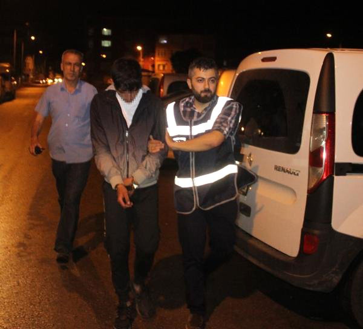 Camilerden çaldığı paraları internet kafede harcarken yakalandı