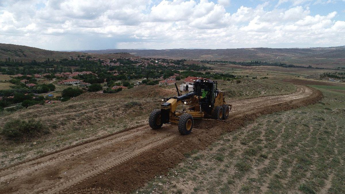 Çiftçiye hasatta kolaylık için tarla yolları açıldı