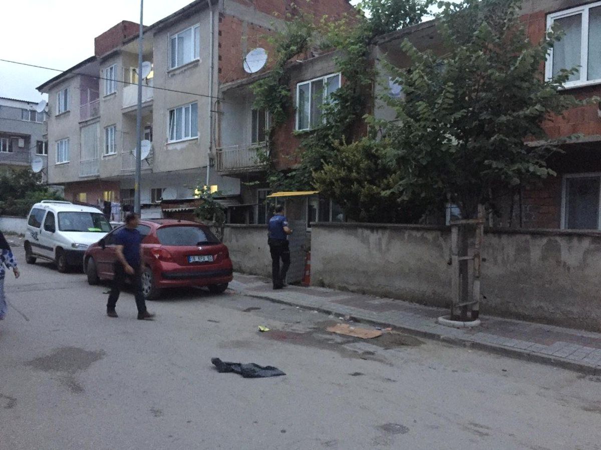 Dedesini ziyarete giden çocuk balkondan düşerek yaralandı