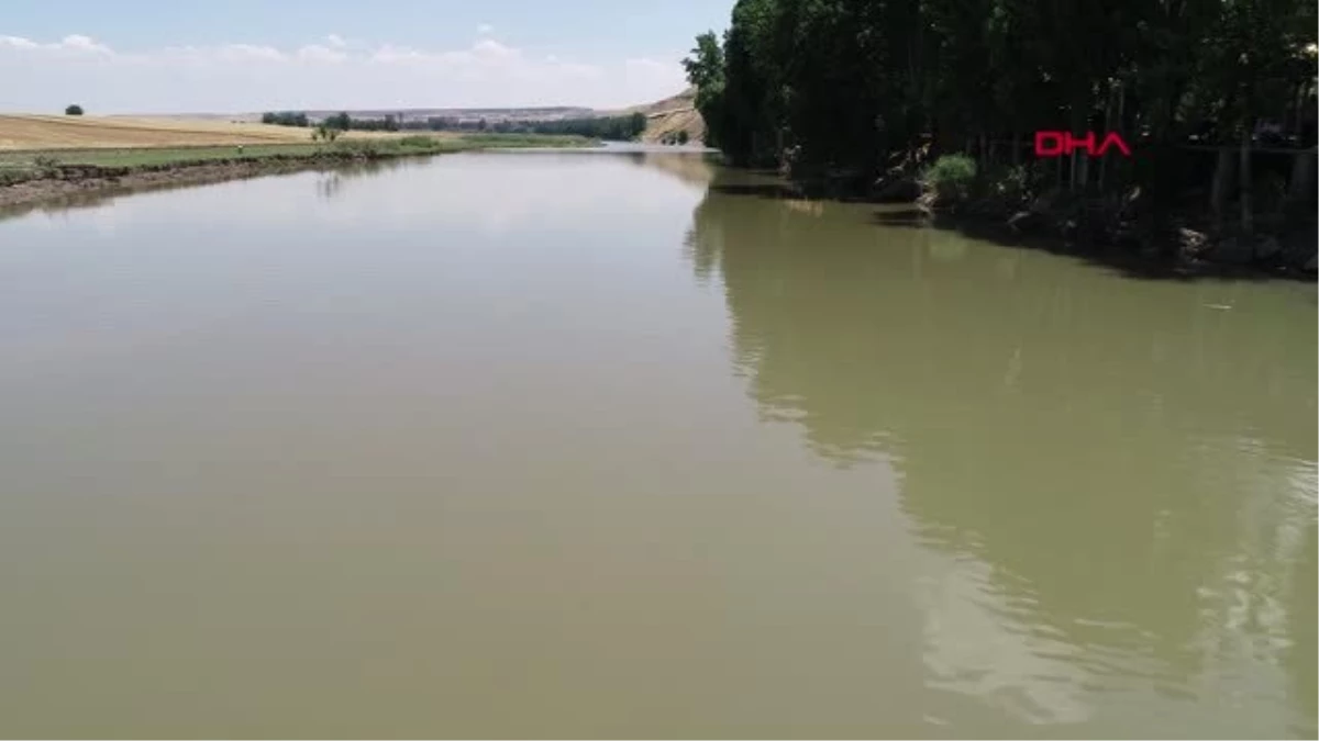 DİYARBAKIR Dicle Nehri\'nde kaybolan Muhammed\'i arama çalışmaları sürüyor