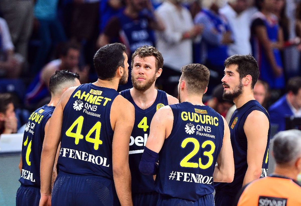 Fenerbahçe sezonu tek kupa ile kapadı