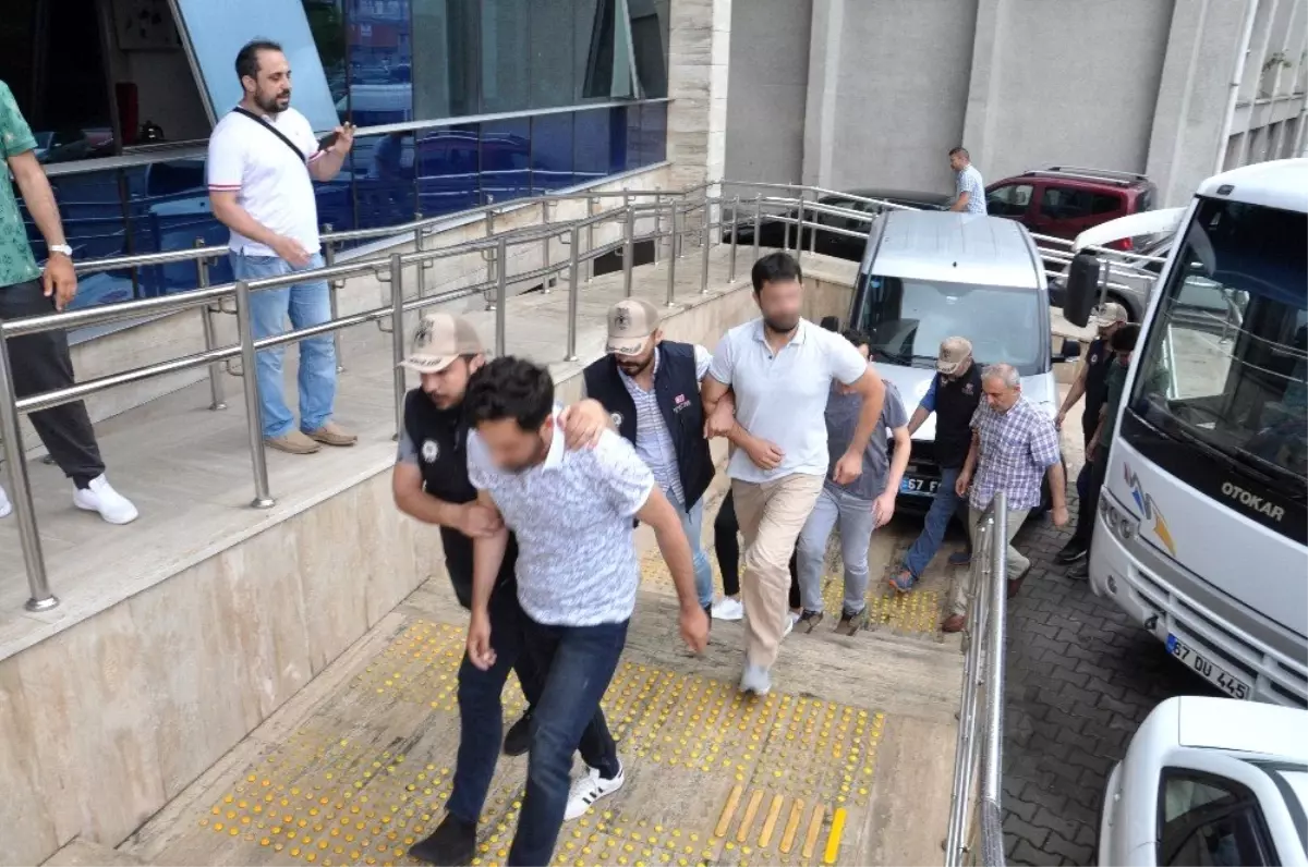 FETÖ\'dan gözaltına alınan öğretmen, polis ve doktorlar adliyeye sevk edildi