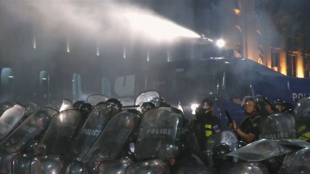Gürcistan\'daki protestolarda en az 70 kişi yaralandı