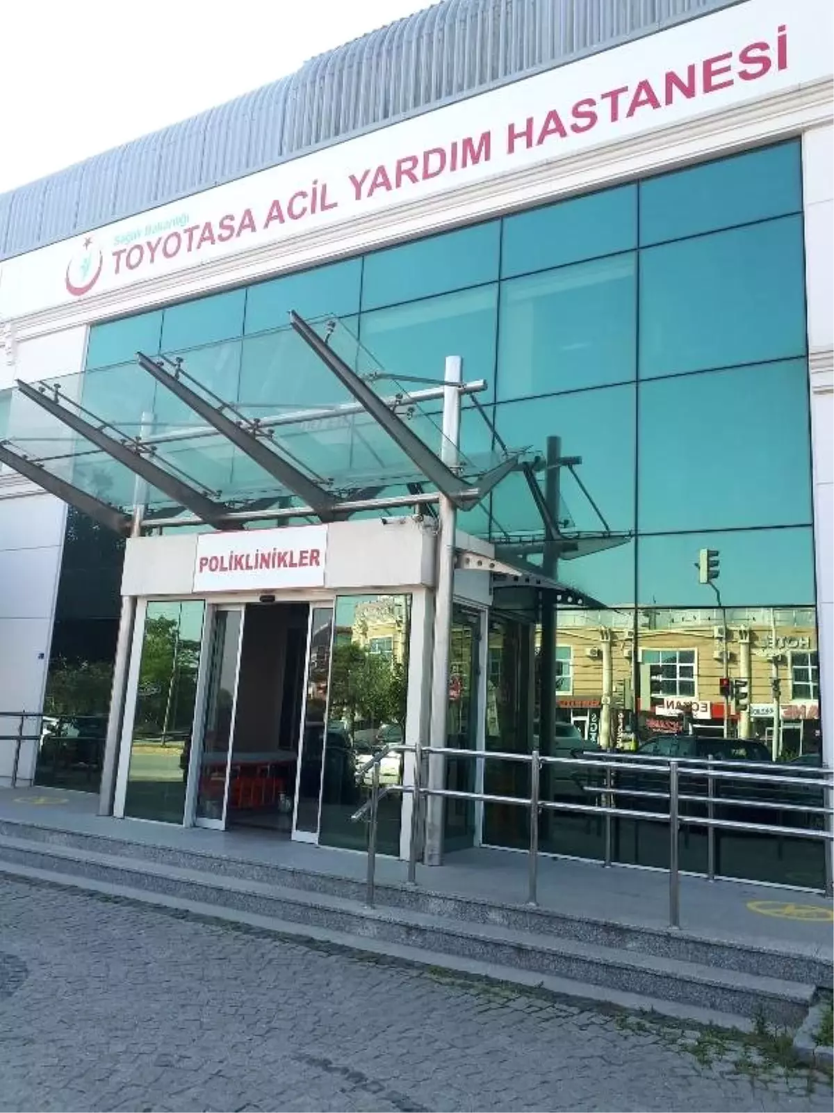 Hasta yakını kardeşlerden, sağlık çalışanlarına bıçaklı saldırı