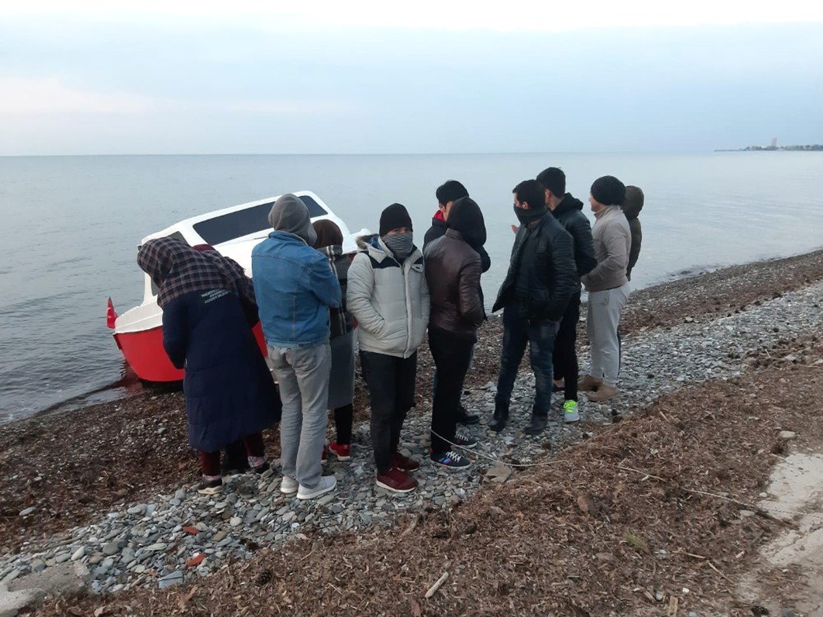 Jandarma 75 düzensiz göçmen ve bir organizatörü yakaladı